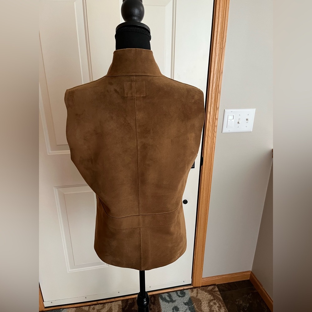Lauren Dry Goods Co.(Ralph Lauren) faux suede classic chic vest. Size small - Picture 3 of 13